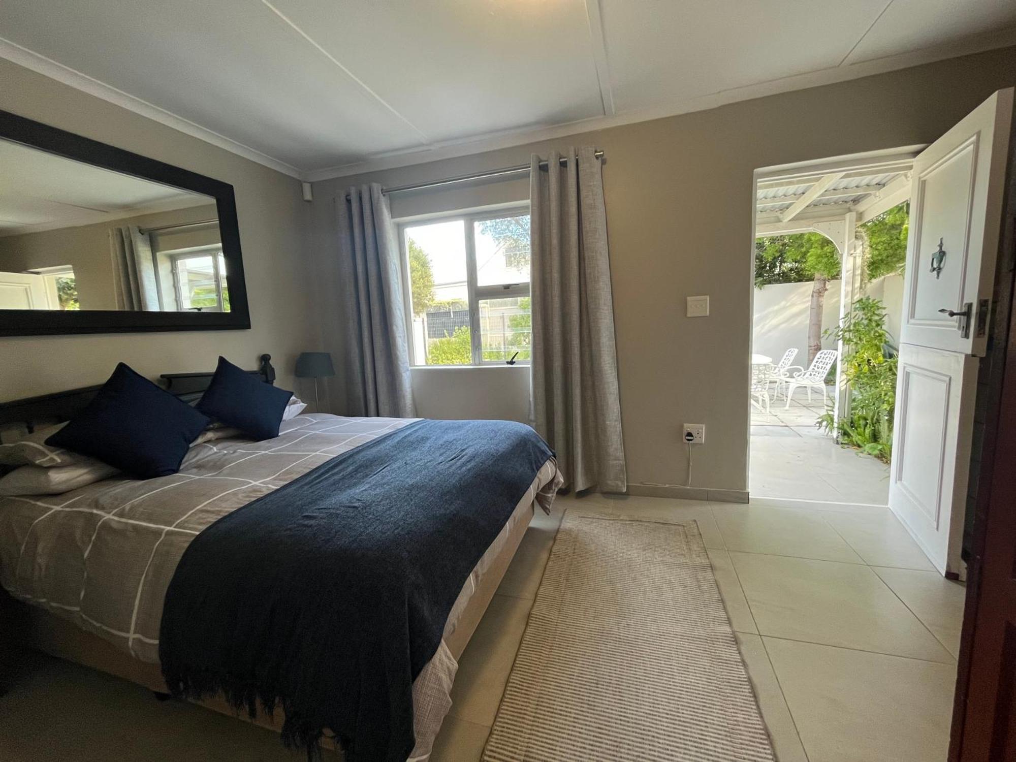 Tuis En Tevrede - 1 Bedroom Flat Hermanus Luaran gambar